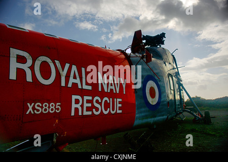 Derelitti Westland Seaking/Sikorsky SH3 e Westland Wessex/Sikorsky H-34/S-58 Guerre indiane elicotteri al Predannack airfield, UK. Foto Stock