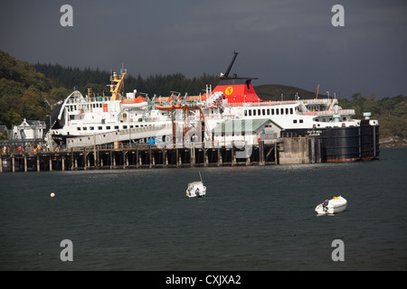 Isle of Mull, Scozia. Il CalMac Craignure a Oban traghetto "Isle of Mull' ormeggiato a Craignure Bay. Foto Stock