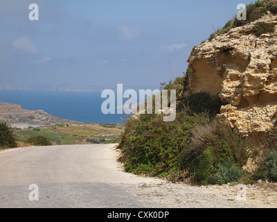 Una strada svolta verso il mare Foto Stock