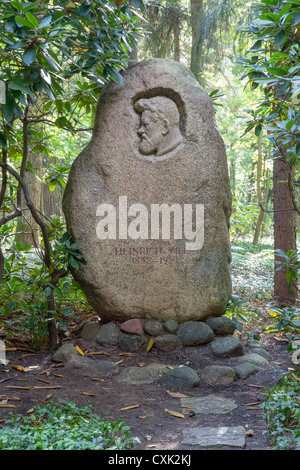 Tomba di Heinrich Zille a Südwestkirchhof Stahnsdorf, Berlino, Germania Foto Stock