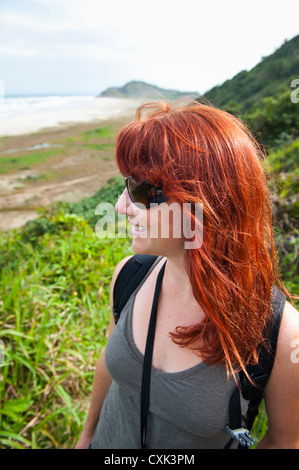 Close-up di donna escursionismo, Ilha do Mel, Parana, Brasile Foto Stock