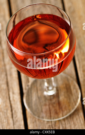 Bicchiere di vino rosato Foto Stock