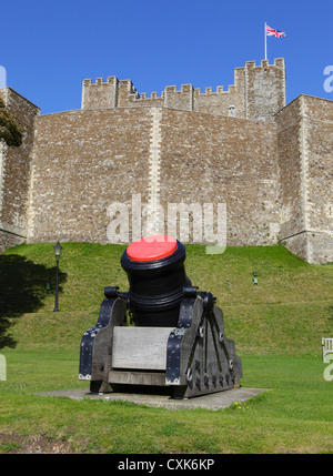 Mortaio sul display nel parco del castello di Dover nel Kent REGNO UNITO GB Foto Stock