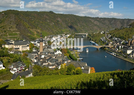 Vista sulla città e sul fiume Mosella dal Castello, Cochem, Germania. Foto Stock