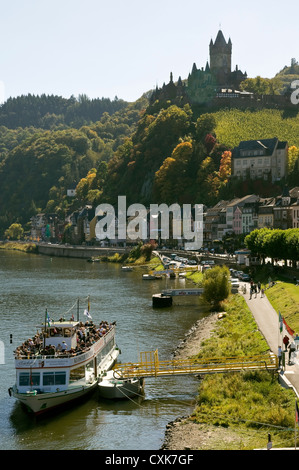 Città vecchia, castello e sul fiume Mosella, a Cochem, Germania Foto Stock