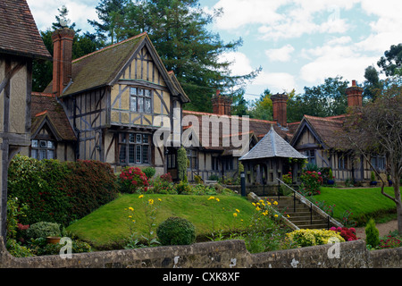 St Mary gli ospizi di carità e la cappella e progettato da Sir George Gilbert Scott, Godstone Surrey Foto Stock