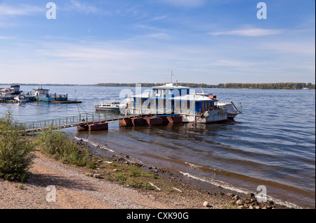 Piccolo molo sul fiume Volga a Samara, Russia Foto Stock