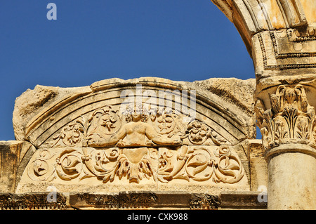 Medusa nel Tempio di Adriano a Patrimonio Mondiale UNESCO sito archeologico, Efeso, Turchia Foto Stock