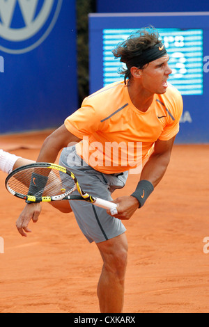 Rafael Nadal giocando nel 2012 Banc Sabadell torneo ATP in Barcellona Foto Stock