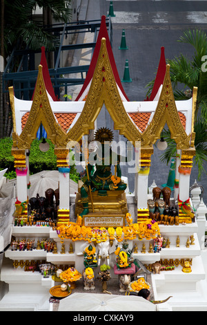 Il Santuario di Erawan a Bangkok Foto Stock