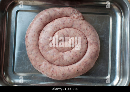 Una bobina di materie salsicce Cumberland dal Castello Askerton Station Wagon farm in Brampton, Cumbria. Foto Stock