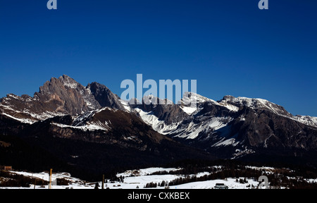 Piz Sella Ciampinoi ski area le Odle Geislerspitzen Pitla Fermeda Gran Fermeda in background a Selva di Val Gardena Italia Foto Stock