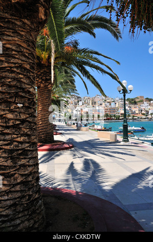 Sitia una città e porto marittimo sul lato meridionale di Creta, Isole Greche, Grecia, Europa Foto Stock