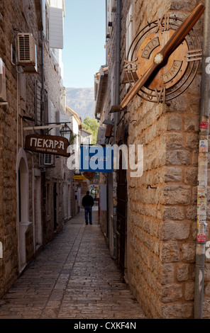 Le strade della città vecchia, Budva, Montenegro Foto Stock