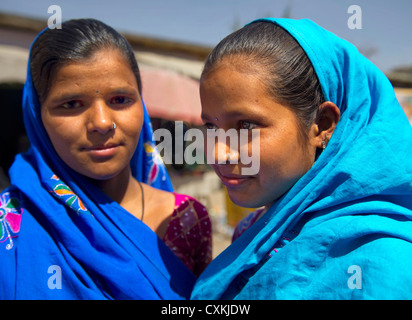 La tribù Garasia sono squisiti prodotti tessili e gioielli di tradizioni e di modelli unici di vivere, trovata nel Rajasthan, India Foto Stock