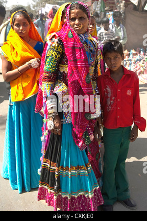 La tribù Garasia sono squisiti prodotti tessili e gioielli di tradizioni e di modelli unici di vivere, trovata nel Rajasthan, India Foto Stock