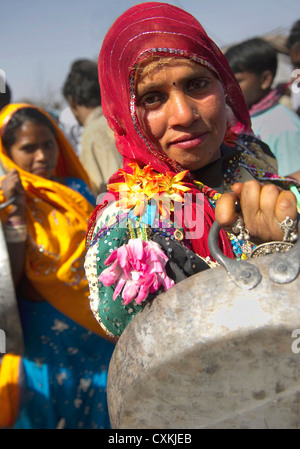 La tribù Garasia sono squisiti prodotti tessili e gioielli di tradizioni e di modelli unici di vivere, trovata nel Rajasthan, India Foto Stock