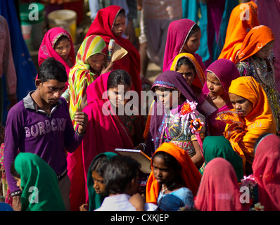 La tribù Garasia sono squisiti prodotti tessili e gioielli di tradizioni e di modelli unici di vivere, trovata nel Rajasthan, India Foto Stock