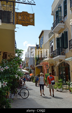 Scena di strada nella Città Vecchia, Chania, Canea, Creta, Grecia Foto Stock