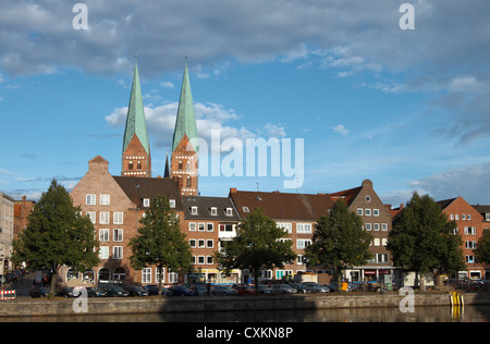 Lübeck, Schleswig-Holstein, Germania. Lübecker Marienkirche (St. Chiesa di Maria) è in background. Foto Stock