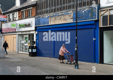 I negozi di High Street sono andati fuori dagli affari, una recessione chiusa. Quattro negozi di fila a Staines. Middlesex. UK 2010S 2012 HOMER SYKES Foto Stock