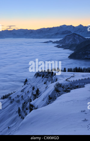 Sunrise dal Rigi sulla valle coperta di nebbia, Rigi Kulm, Arth, Lucerna, Canton Svitto, Svizzera Foto Stock