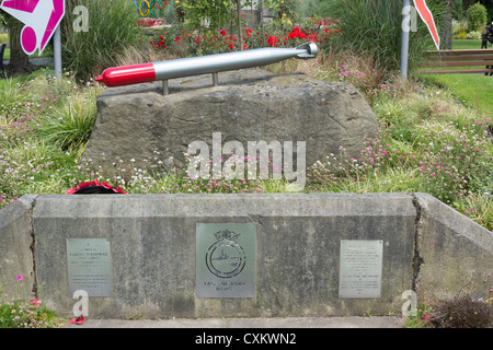 Siluro Memoriale di guerra nei giardini di Whitehead (Tower Gardens), Bury, per onorare i morti della Royal Navy forze costiere in WW II. Foto Stock