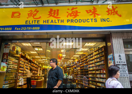 New York City, NY, STATI UNITI D'AMERICA, in medicina tradizionale cinese, farmacia, negozio di fronte con il segno a Chinatown, Manhattan Foto Stock