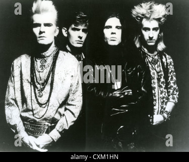 Il culto foto promozionale del Regno Unito del gruppo rock circa 1990 con Billy Duffy a sinistra e Ian Astbury in nero Foto Stock