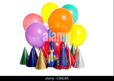 Festa di compleanno lo sfondo con il partito di cappelli, floating palloncini e bandiere Foto Stock