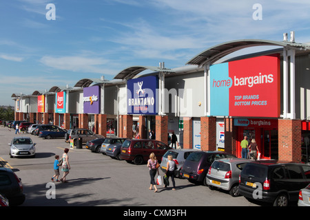 Una terrazza di Retail Park memorizza, Heanor Retai Park Foto Stock