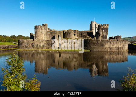 Castello di Caerphilly Wales UK,più grande castello in Galles e uno dei più grandi in Gran Bretagna che coprono oltre 30 acri ha iniziato nel 1268 da Gil Foto Stock