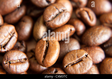 I chicchi di caffè closeup macro texture di sfondo Foto Stock