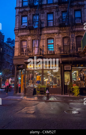 New York City, NY, USA, Street Scenes, "Lower East Side", Tenements Apartment Buildings, At Night, Manhattan, gentrification [USA], New York Immigration Housing New yorkers Buildings Foto Stock