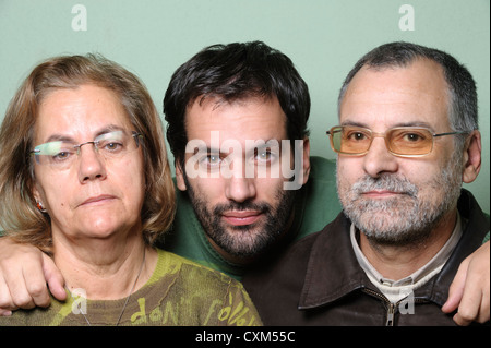 Ritratto di famiglia con centro anziani genitori e figlio Foto Stock