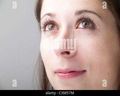 Close up ritratto di felice giovane donna Foto Stock