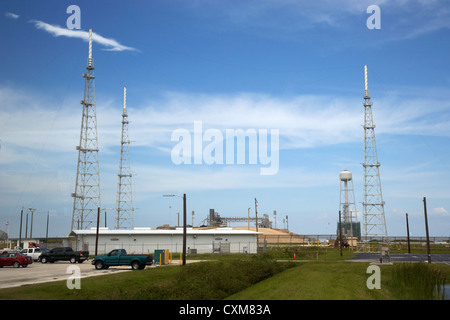 I complessi di lancio pad 39B con conduttori parafulmine presso il Kennedy Space Center Florida USA Foto Stock