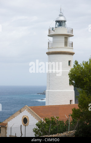 Sul Northwestcoast di Mallorca ligthhouses è stata importante per secoli per aiutare le navi di evitare le scogliere e Foto Stock