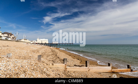 Vista lungo Bognor Regis Beach, West Sussex England Regno Unito Foto Stock