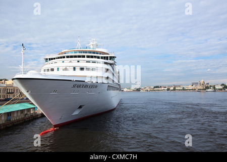 La Seabourn soggiorno sulla nave San Pietroburgo inglese embankment galleggiante su circa agosto, 2012 a San Pietroburgo, Russia Foto Stock