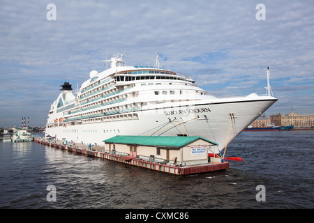 La Seabourn soggiorno sulla nave San Pietroburgo inglese embankment galleggiante su circa agosto, 2012 a San Pietroburgo, Russia Foto Stock