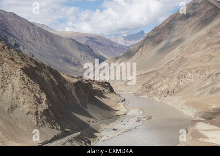 Zanskar fiume, vicino nimu, srinagar-leh-autostrada, Jammu e Kashmir India Foto Stock