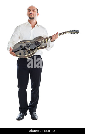 Un ben vestito musicista jazz con una chitarra Foto Stock