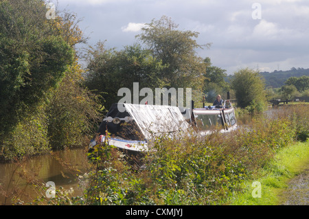 Convertito borsisti Morton & Clayton 71' narrowboat n. 288 "Badger' in Macclesfield Canal vicino Bosley, Cheshire, Inghilterra Foto Stock