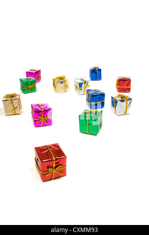 Miniatura Ornamenti natale - regali - su sfondo bianco Foto Stock