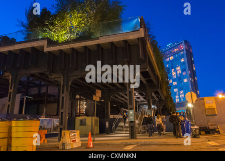 New York, NY, STATI UNITI D'AMERICA, scene di strada, fine della 'linea alta' giardino nel Meatpacking District, Washington Street, crepuscolo Foto Stock