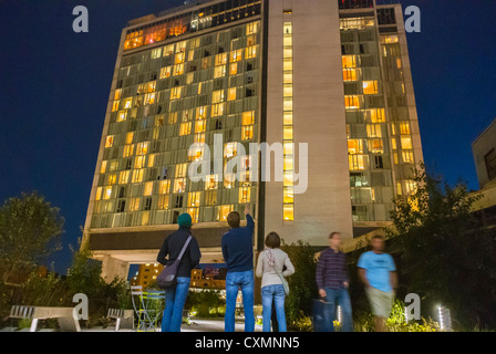 New York, N.Y., USA, scene di strada, Hotel sulla "linea alta' giardino nel Meatpacking District , Night Foto Stock