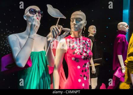 New York City, NY, USA, Luxury Shopping, 'Diane von Furstenberg', Negozio vetrine vendita al dettaglio etichette modo display, moda tessile negozio di designer con mannequins Foto Stock