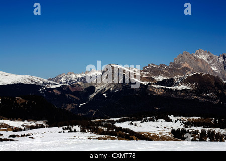 Piz Sella Ciampinoi ski area le Odle Geislerspitzen Pitla Fermeda Gran Fermeda in background a Selva di Val Gardena Italia Foto Stock