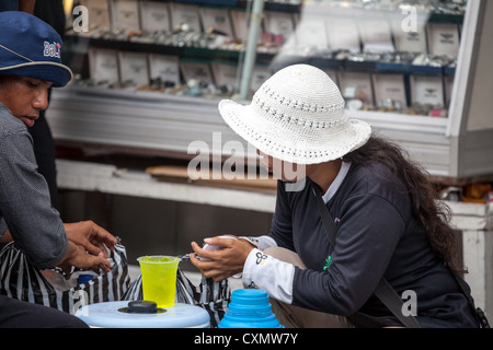 La vita di strada in Kuta di Bali Foto Stock